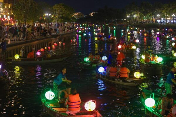 Lantern Release and Night River Boat Experience in Hoi An - What to Expect From Your Guide