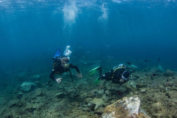 Lanzarote: Beginner Scuba Diving From the Beach - Safety Precautions and Equipment Overview