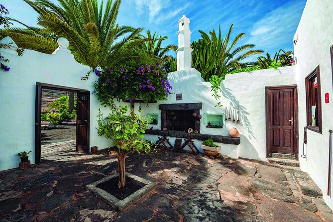 Lanzarote: Corona Volcano, Lava Caves, Cesar Manrique Bus Tour - Tour Highlights