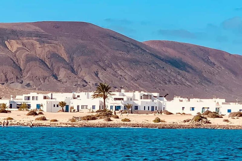 Lanzarote: Ferry to La Graciosa with Wi-Fi (free parking) - Good To Know