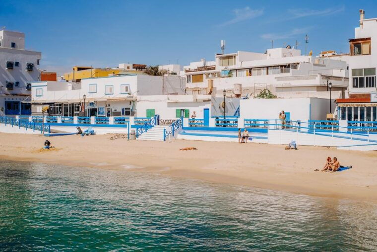 Lanzarote: Fuerteventura Return Ferry Ticket With Bus - Exploring Fuerteventuras Beaches and Sand Dunes