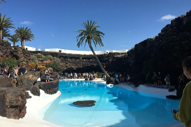 Lanzarote Grand Tour - Viewpoint Towards Graciosa