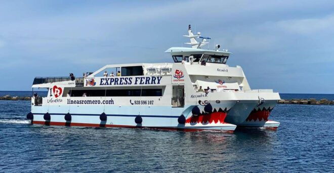 Lanzarote: Return Ferry to La Graciosa With Bus Pickup - Review Summary