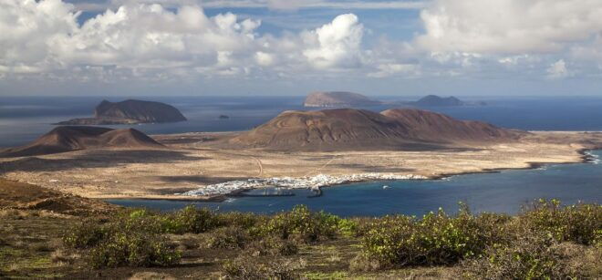 Lanzarote: Return Ferry to La Graciosa With Bus Pickup - Helpful Reviews