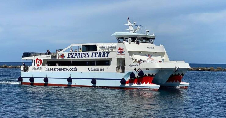 Lanzarote: Roundtrip Ferry Ticket to La Graciosa With Wi-Fi - Experience on the Ferry