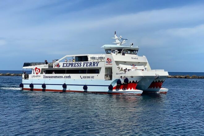 Lanzarote: Roundtrip Ferry Ticket to La Graciosa With Wi-Fi - Exploring La Graciosa