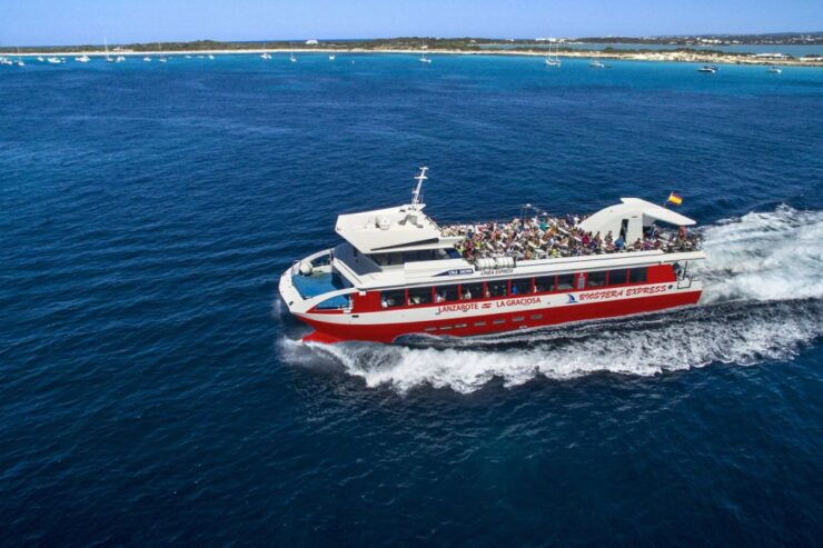 Lanzarote: Roundtrip Ferry Transfer to La Graciosa - Experience