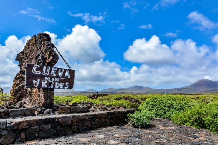 Lanzarote: Timanfaya, Green Caves, Jameos & Mirador Del Rio - Exploring the Green Caves: a Journey Into the Earth