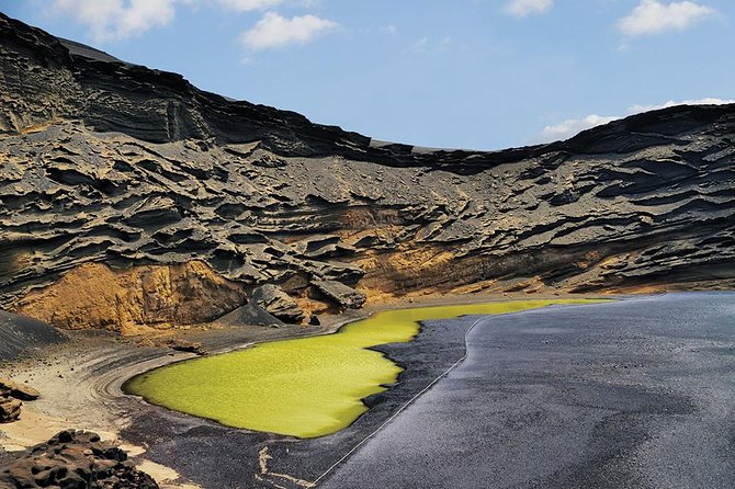 Lanzarote Volcano and Wine Region Tour From Fuerteventura - Tour Highlights and Itinerary