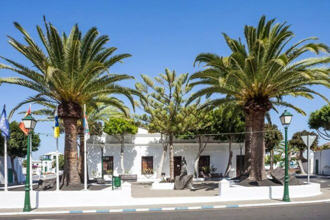 Lanzarote: Volcanoes & Caves Guided Day Trip With Transfers - Customer Reviews