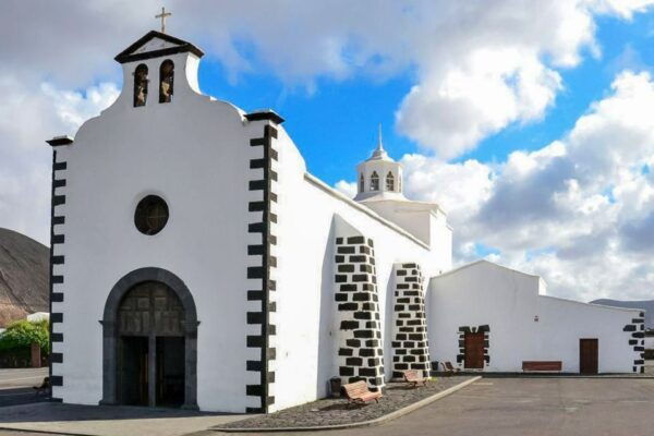 Lanzarote: Volcanoes & Caves Guided Day Trip With Transfers - Directions