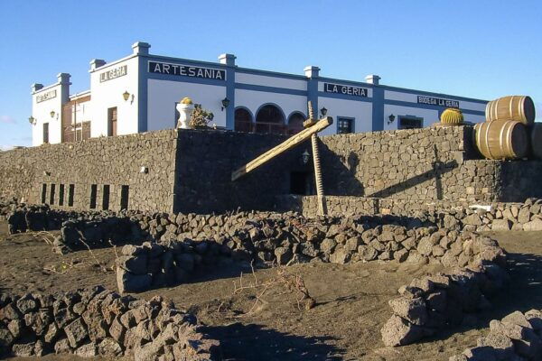 Lanzarote: Volcanoes & Caves Guided Day Trip With Transfers - The Sum Up