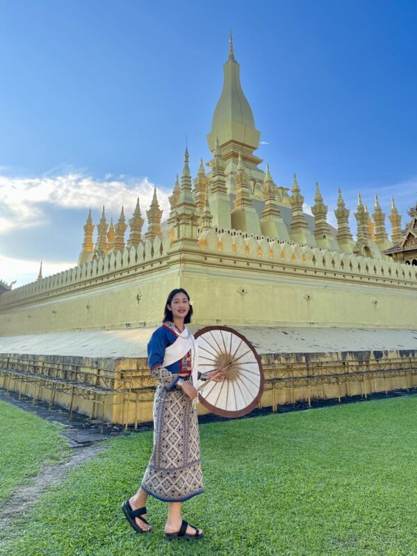 Laos Traditional Costume Photo Tour in Vientiane - A costume tour with two landmark stops