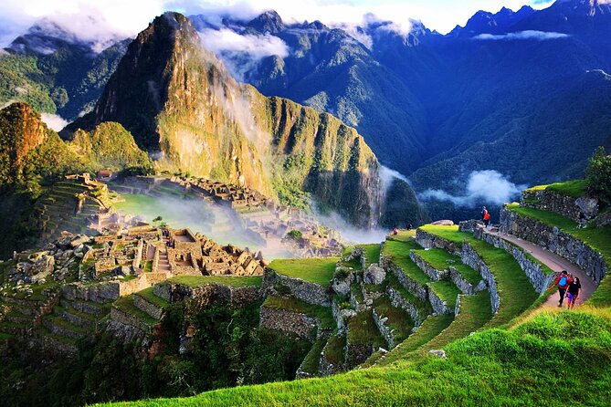 Lares Trek To Machu Picchu 4 Days And 3 Nights - Tour Guide and Trek Briefing