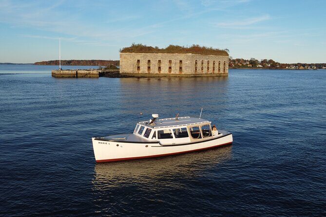 Large Group Private Wooden Boat Sightseeing & Lighthouse Charter - Who Should Consider This Tour?  