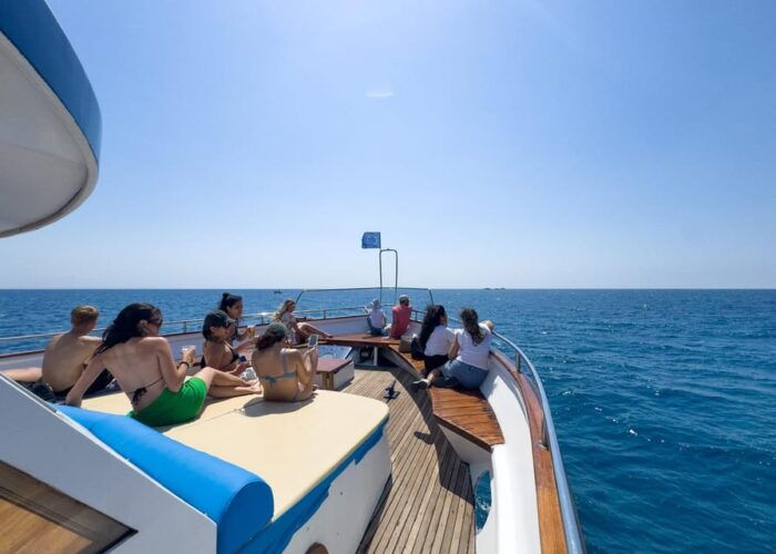 Larnaca: Glass-Bottom Boat Cruise With Fishing and BBQ Lunch - Dining Experience