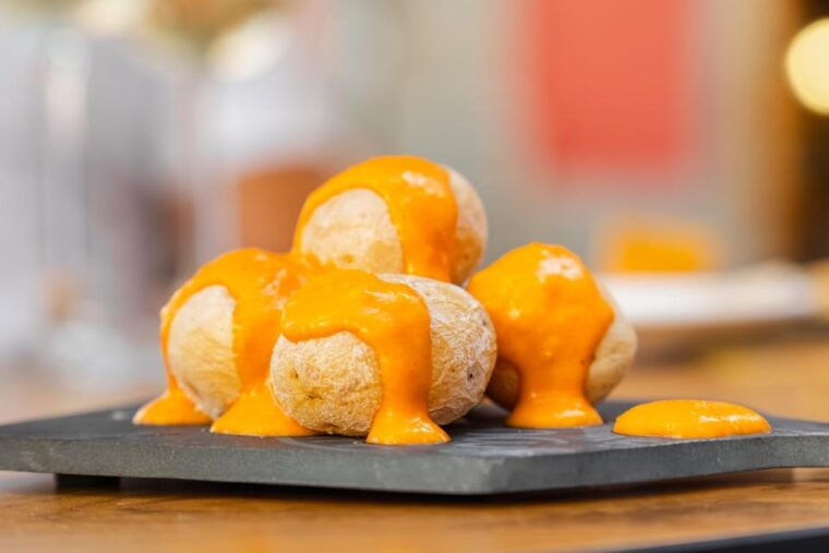 Las Palmas: Gourmet Tapas and Wine Tour in the Old Town - Culinary Experience and Inclusions