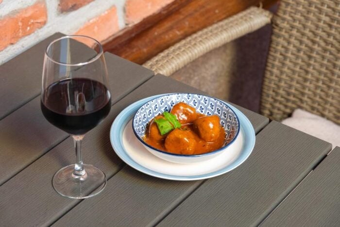 Las Palmas: Gourmet Tapas and Wine Tour in the Old Town - Independent Tapas Exploration: An Alternative Perspective