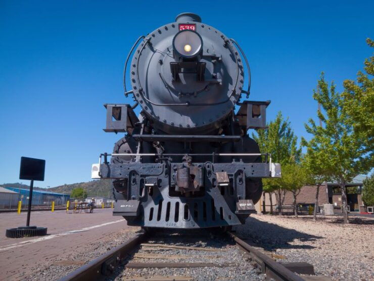 Las Vegas 2-Day Grand Canyon Railway Bearizona Meteor Crater - Day 1 Itinerary