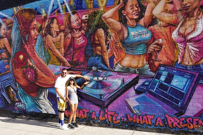 Las Vegas Arts District Photo Tour - Capturing Local Street Art