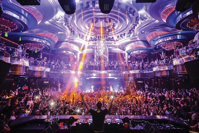 Las Vegas Club Crawl with Party Bus and Free Drinks - Good To Know