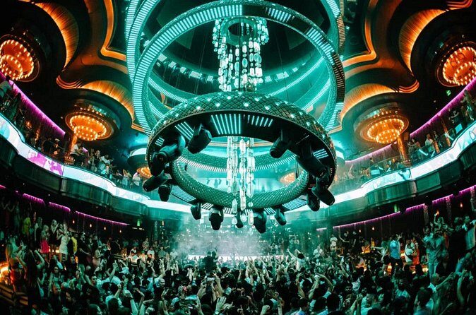 Las Vegas Club Crawl with Party Bus and Free Drinks - Price and Value