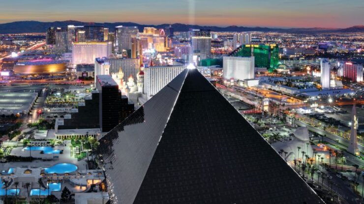 Las Vegas: Fantasy Burlesque Show at Luxor Hotel & Casino - Show Overview