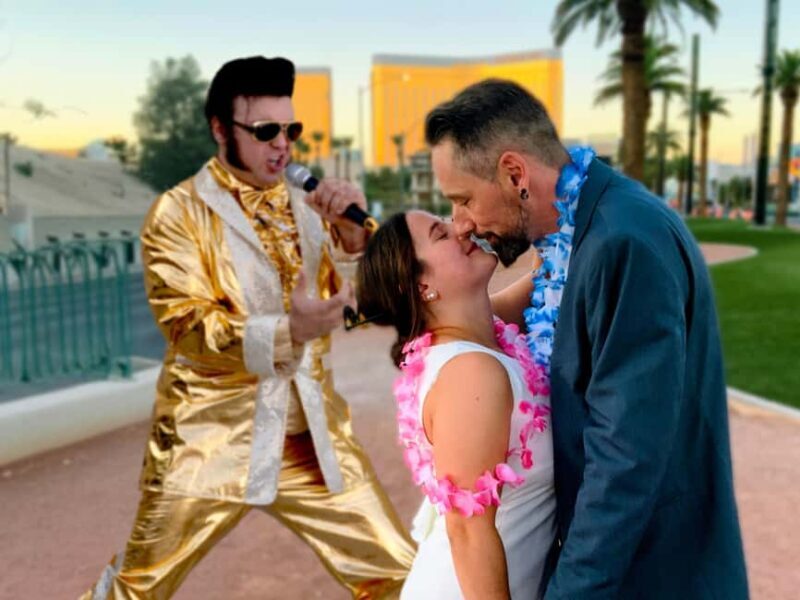Las Vegas: Gold Elvis Vow Renewal or Wedding at Welcome Sign - Who is This Experience Best For?