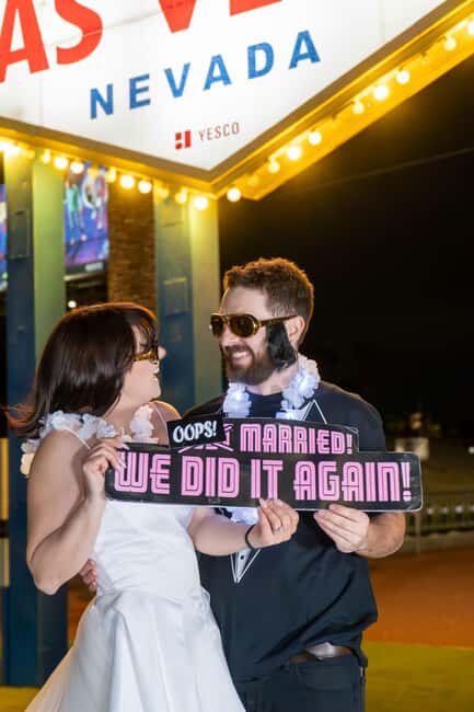 Las Vegas: Gold Elvis Vow Renewal or Wedding at Welcome Sign - FAQ