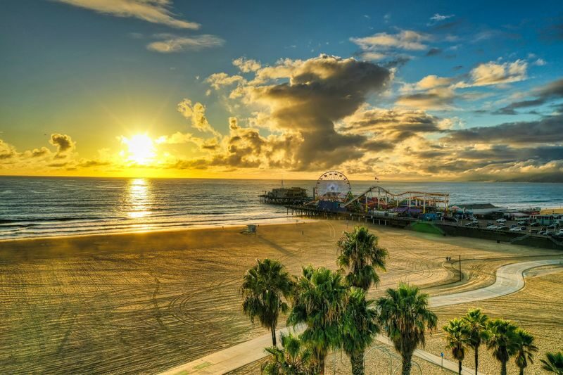Las Vegas Los Angeles & Hollywood Walk of Fame Full-Day Small Group Tour - A long road to a short look at LA