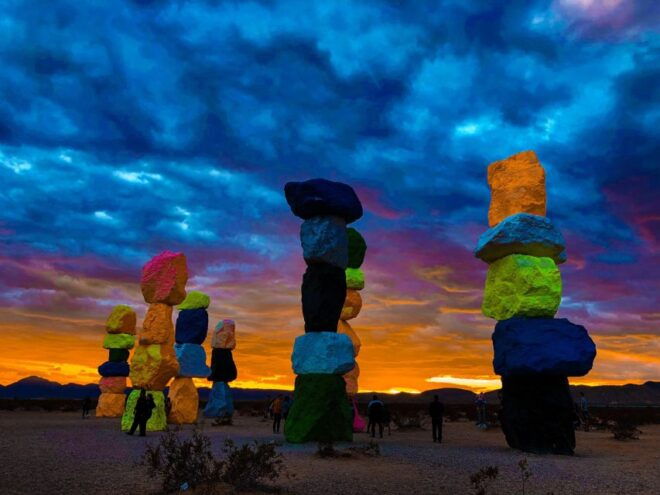 Las Vegas: Mojave, Red Rock Sign and 7 Magic Mountains Tour - Marvel at the Colorful Seven Magic Mountains