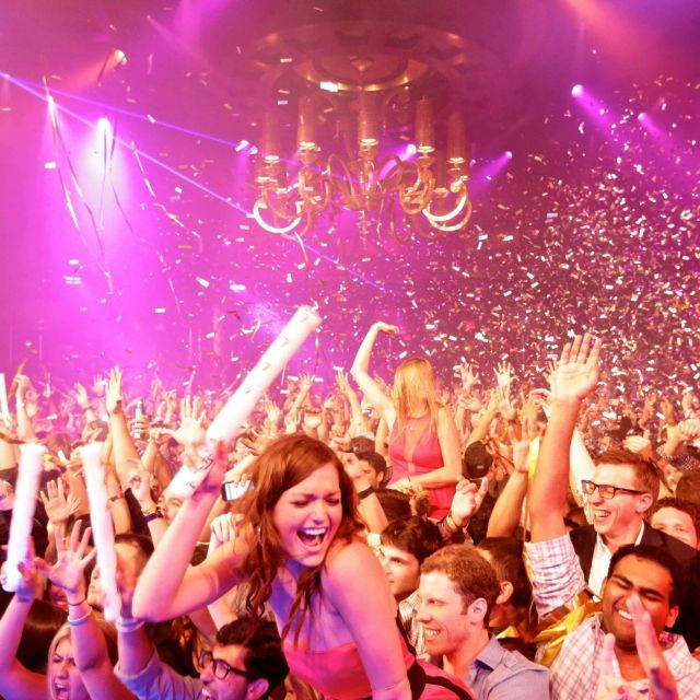 Las Vegas: Nightclub and Bar Crawl With Party Bus and Drinks - Experience