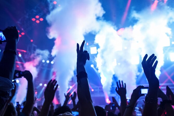 Las Vegas Nightclub Fast Entry With Party Bus - Specials for Bachelor and Bachelorette Parties