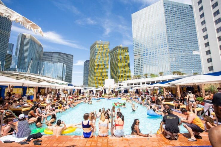 Las Vegas: Party Bus Day Club Tour With Drinks & Club Entry - Included Benefits