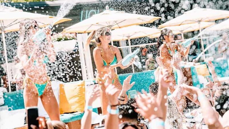 Las Vegas : Pool Crawl w/ Party Bus, Open Bar & VIP Entry - What Is This Experience?