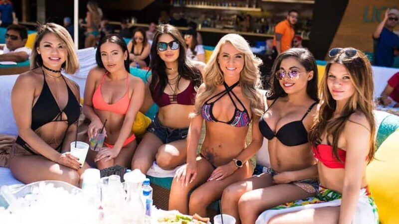 Las Vegas : Pool Crawl w/ Party Bus, Open Bar & VIP Entry - The Sum Up