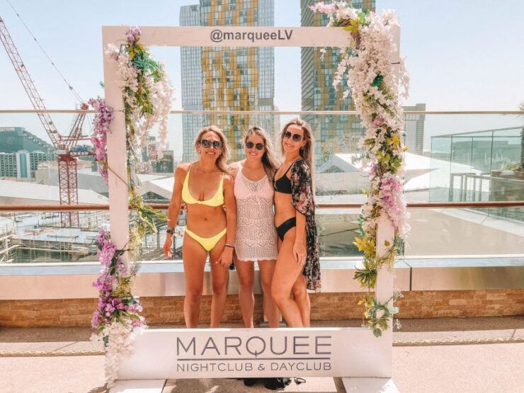 Las Vegas: Pool Crawl With Free Drinks on the Party Bus - Experience Highlights