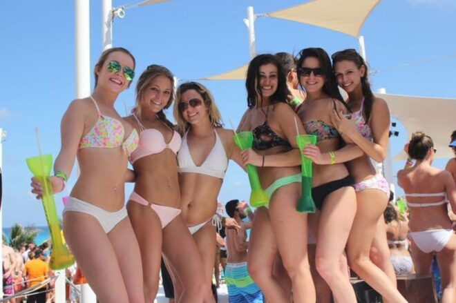 Las Vegas Pool Party Crawl by Party Bus W/ Free Drinks - Dress Code and Helpful Tips
