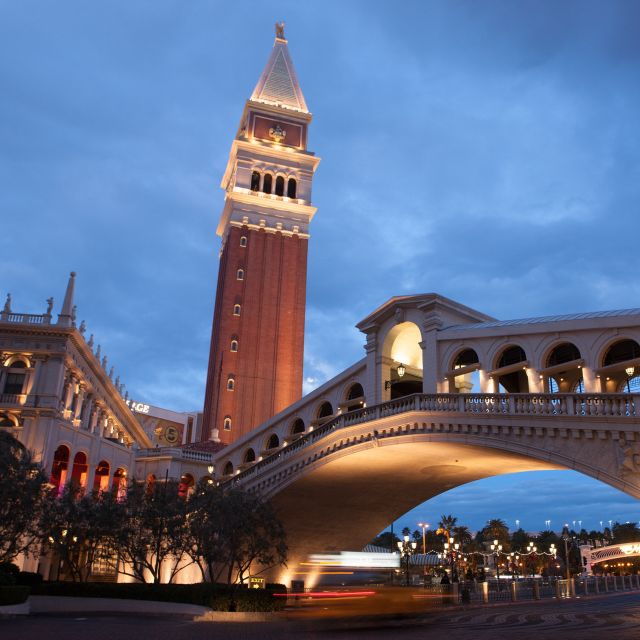 Las Vegas: Private Las Vegas Strip City Tour at Night - Experiencing Las Vegas at Night
