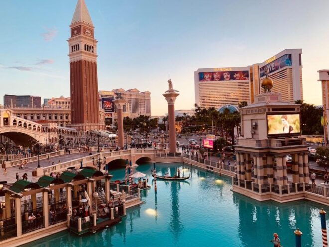 Las Vegas: Private Las Vegas Strip City Tour at Night - Tour Highlights