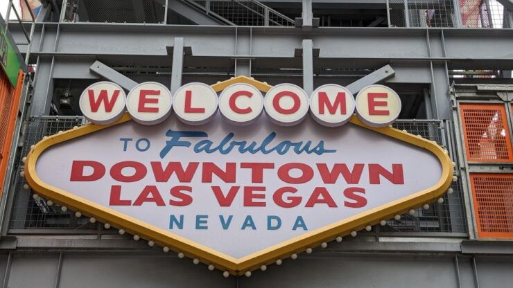 Las Vegas: Self-Guided Scavenger Hunt Walking Tour - Activity Description