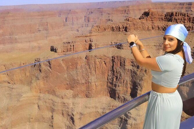 Las Vegas Tour to Grand Canyon, Hoover Dam & 7 Magic Mountains - FAQ