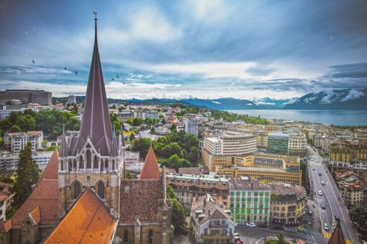 Lausanne: First Discovery Walk and ReadingWalkingTour - Booking and Payment Options