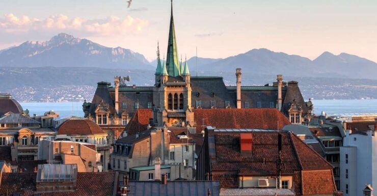 Lausanne: First Discovery Walk and ReadingWalkingTour - Experience and Exploration