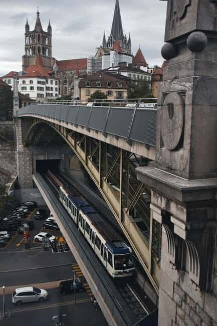 Lausanne: Walking Tour with Chocolate Tastings & Metro - Price and Value