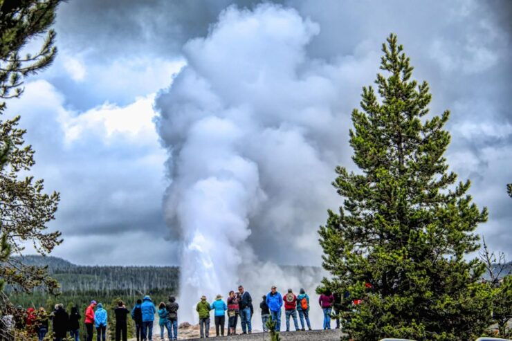 LAX 6-day Tour Unique Yellowstone National Park Experience - Exclusive Cabin Upgrade and VIP Experience