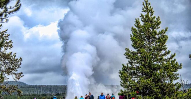 LAX 8-day Tour Unique Yellowstone National Park Experience - Complimentary Amenities