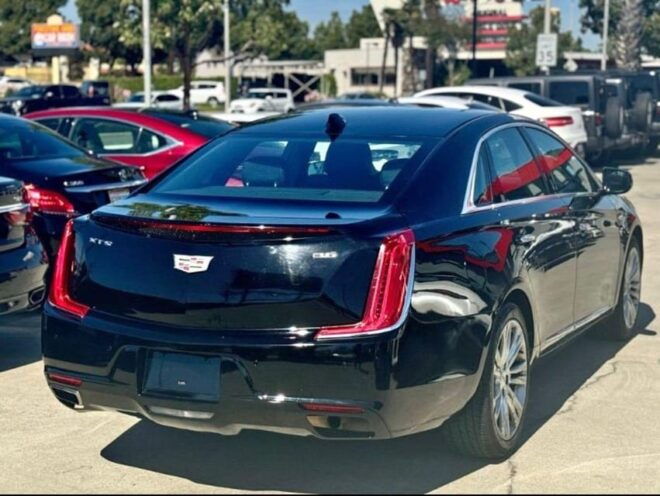 Lax, John Wayne: Los Angeles,Oc Luxurious Rides & Transfers - Pickup and Waiting Time