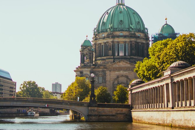 Layover in Berlin a Private Tour With a Local: Best Highlights of Berlin - Explore Berlins Iconic Landmarks