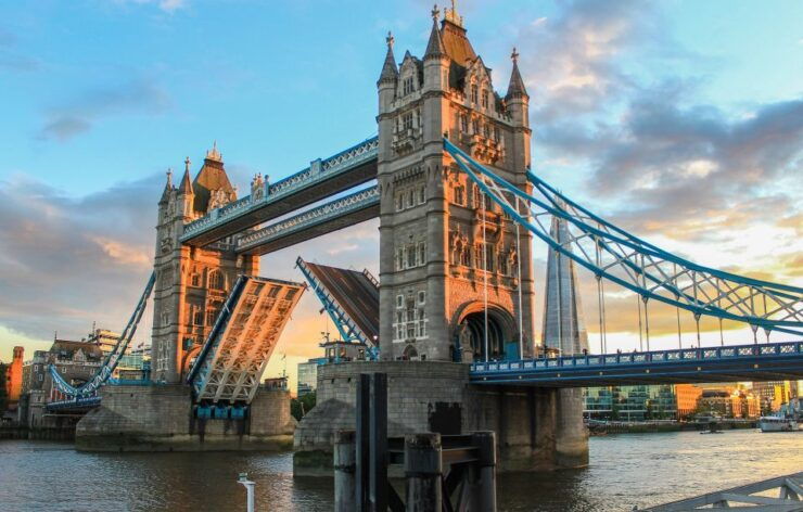 Layover London Private Tour From Heathrow Airport - Pickup and Meeting Points